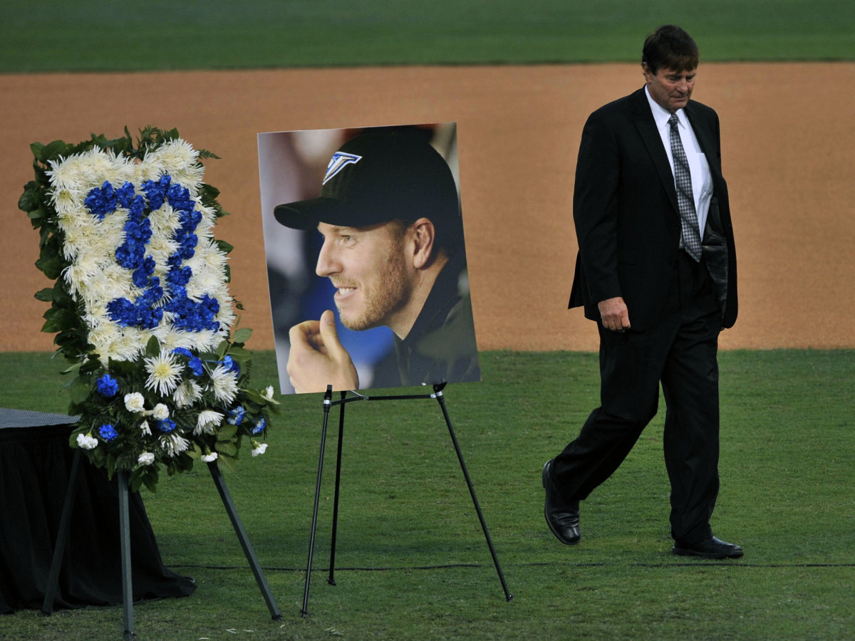 roy-halladay-memorial-dad-2.jpg